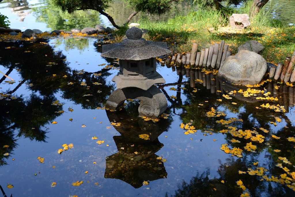 16 Monument, Rock And Flowers In Small Tranquil Water Pool Japones Japanese Garden Buenos Aires